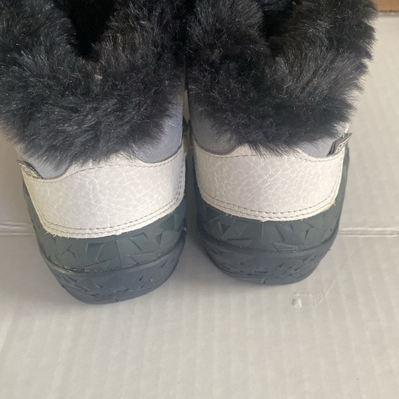 NWOT. Merrill Ash performance footwear. boots for girls. - Picture 3 of 7